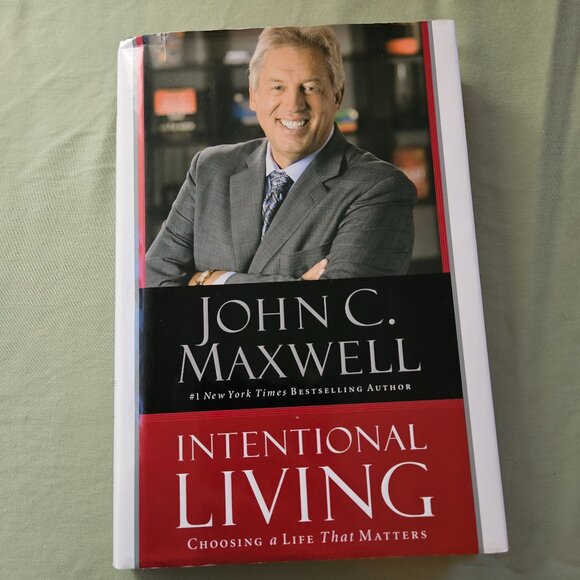 Intentional‎ Living: Choosing a Life That Matters by John C. Maxwell Hardcover - Picture 1 of 8